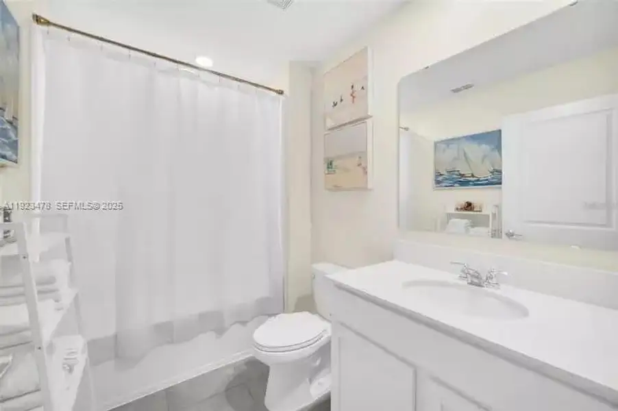 Furnished interior view inside a new home in , Kissimmee (Image 6).