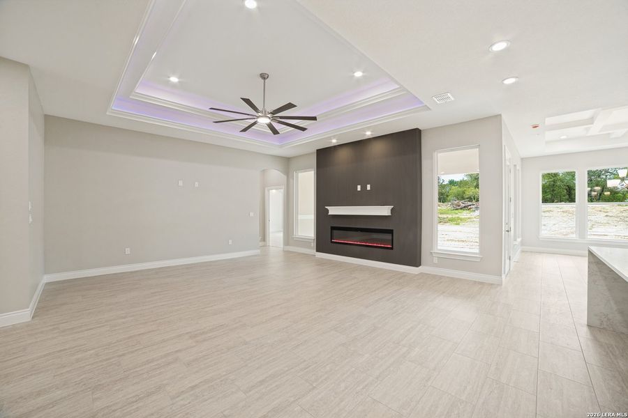 Spacious, unfurnished interior of a new home in , Natalia (Image 27).