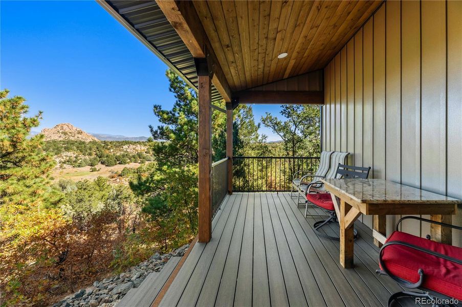 Exterior details and patio area of a home in , Cotopaxi (Image 1). Exterior details and patio area of a home in , Cotopaxi (Image 1).