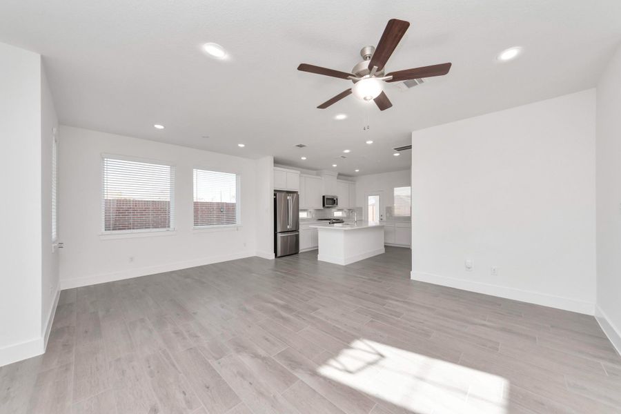 Spacious, unfurnished interior of a new home in Sienna, Missouri City (Image 16).