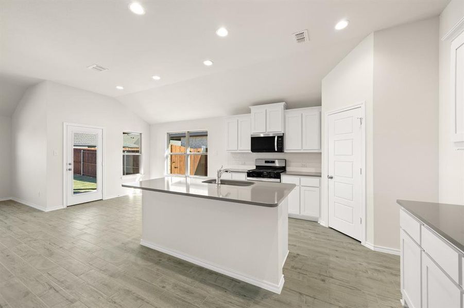 304 Comanche- Utility-1