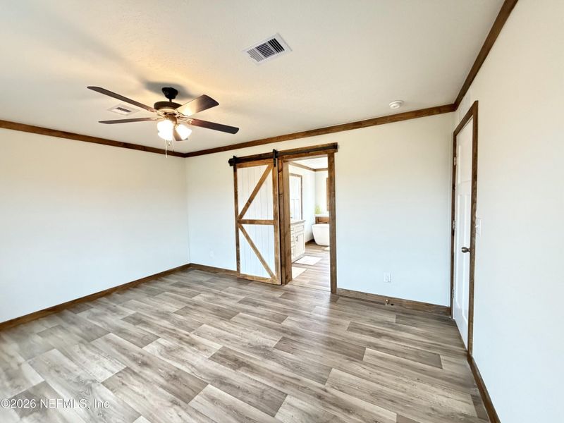 Spacious, unfurnished interior of a new home in , Brooker (Image 17).