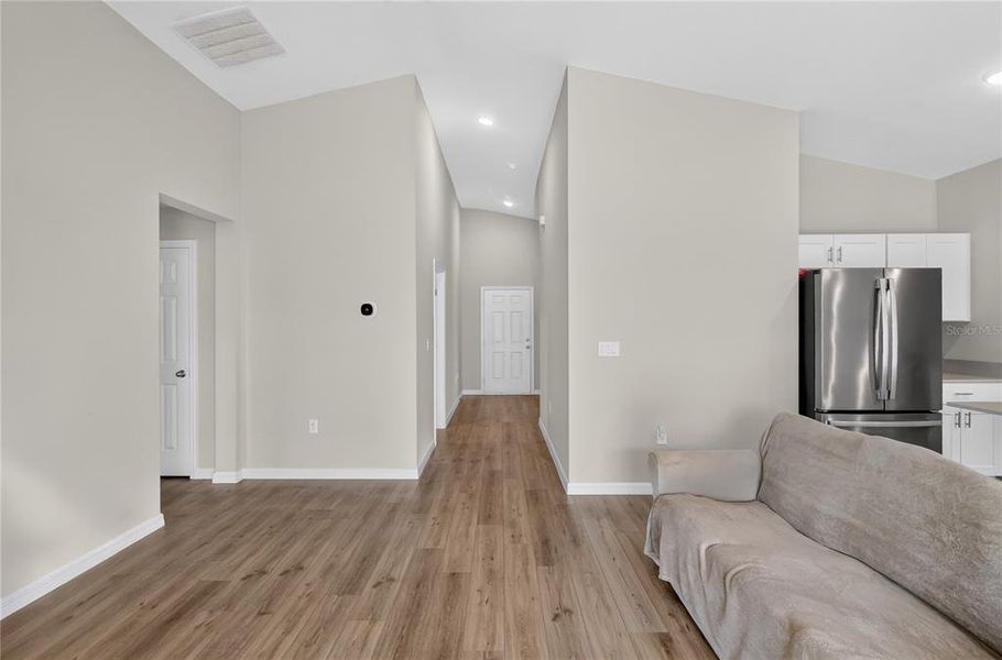 Spacious, unfurnished interior of a new home in Forest Lake, Davenport (Image 39).