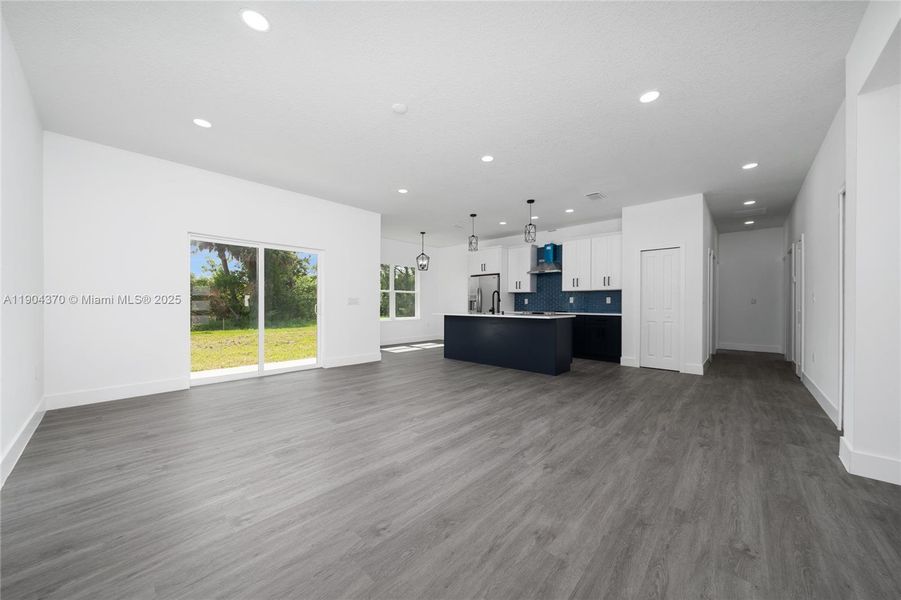 Spacious, unfurnished interior of a new home in , Palm Bay (Image 16).