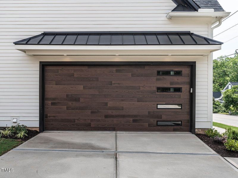 060-1280x960-side-entry-garage