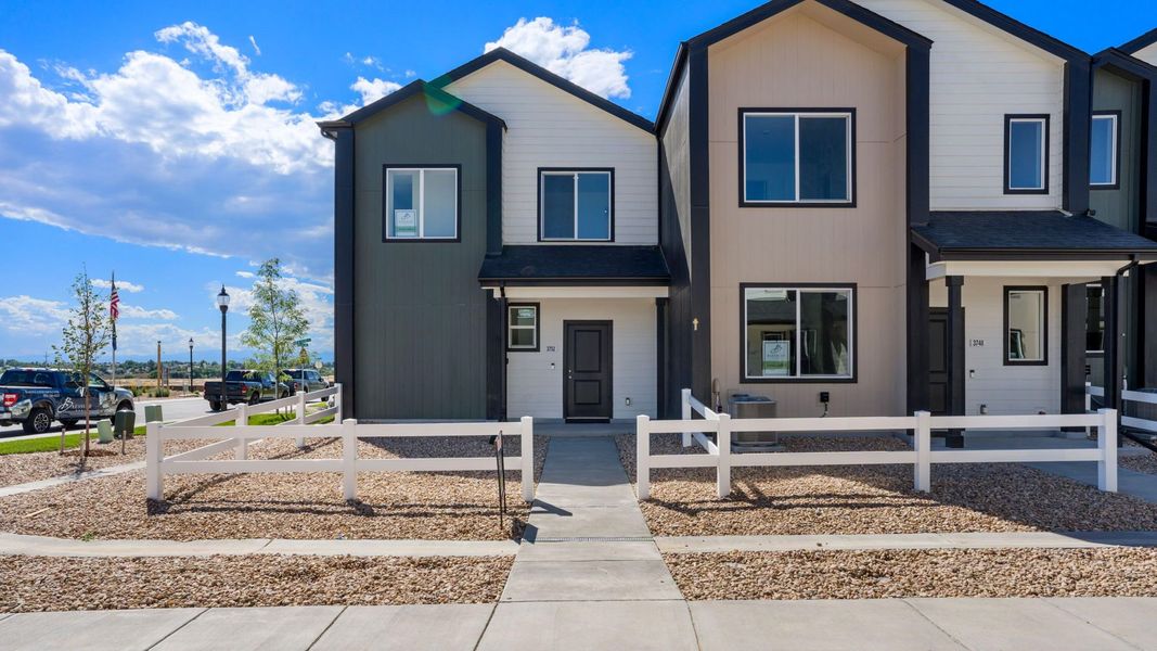 3752 Katina Way - Redcliff Exterior