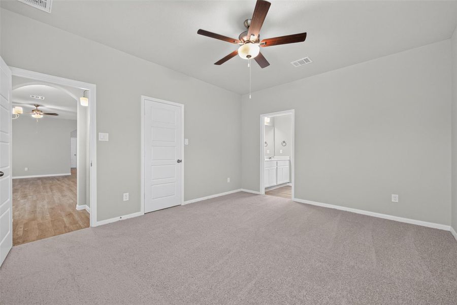 Spacious, unfurnished interior of a new home in Woodland Lakes, Huffman (Image 25).