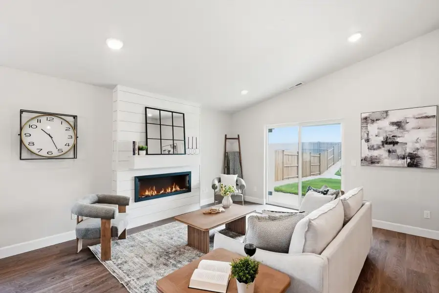Furnished interior view inside a new home in Upland Meadows, Hermiston (Image 4).