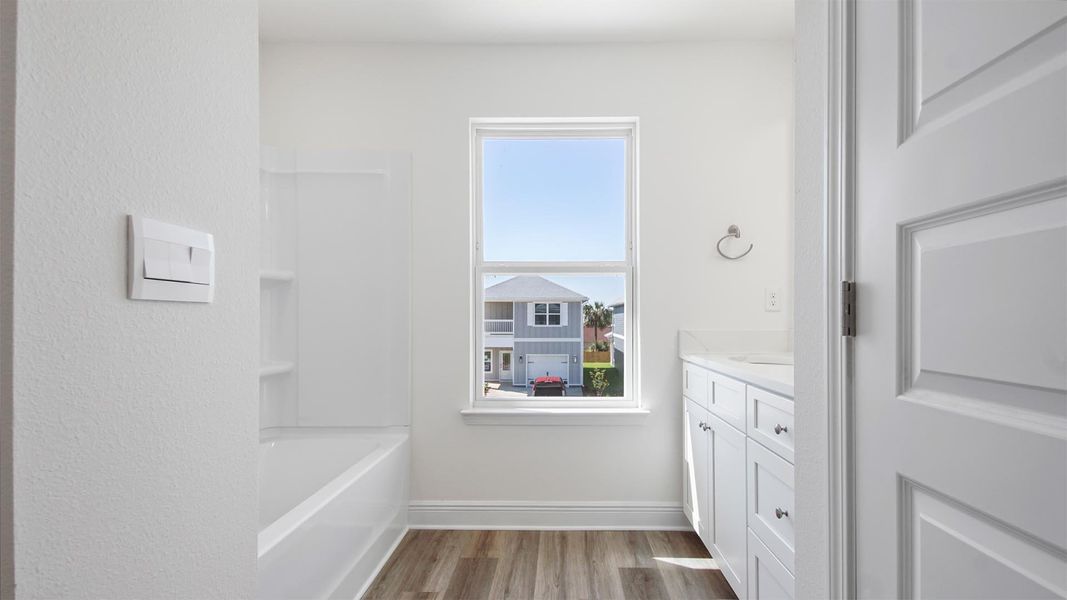 Spacious, unfurnished interior of a new home in Sanctuary Beach, Panama City Beach (Image 31).