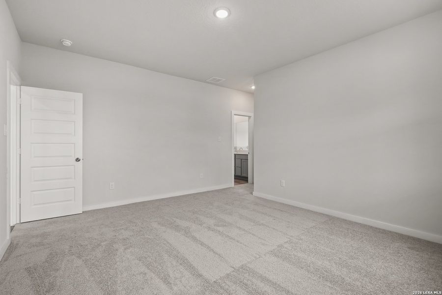 Spacious, unfurnished interior of a new home in Cinco Lakes, San Antonio (Image 26). Spacious, unfurnished interior of a new home in Cinco Lakes, San Antonio (Image 26).