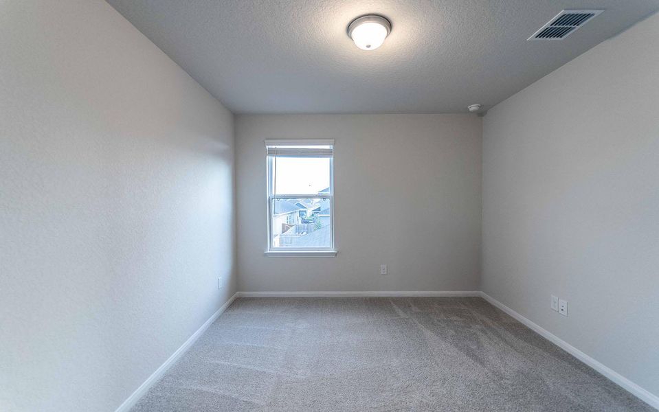 Spacious, unfurnished interior of a new home in Swenson Heights, Seguin (Image 17).