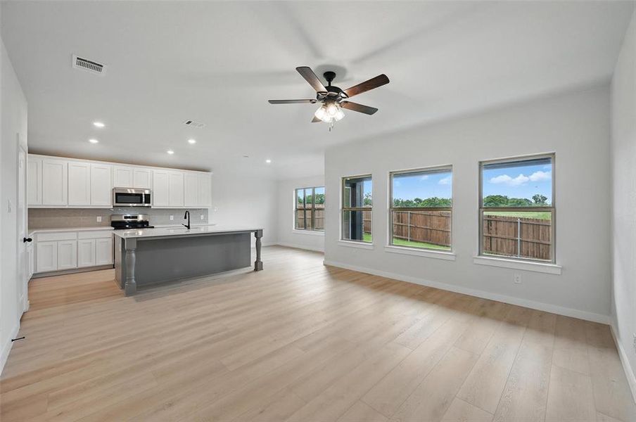 Spacious, unfurnished interior of a new home in Trail Creek, Cleburne (Image 29). Spacious, unfurnished interior of a new home in Trail Creek, Cleburne (Image 29).
