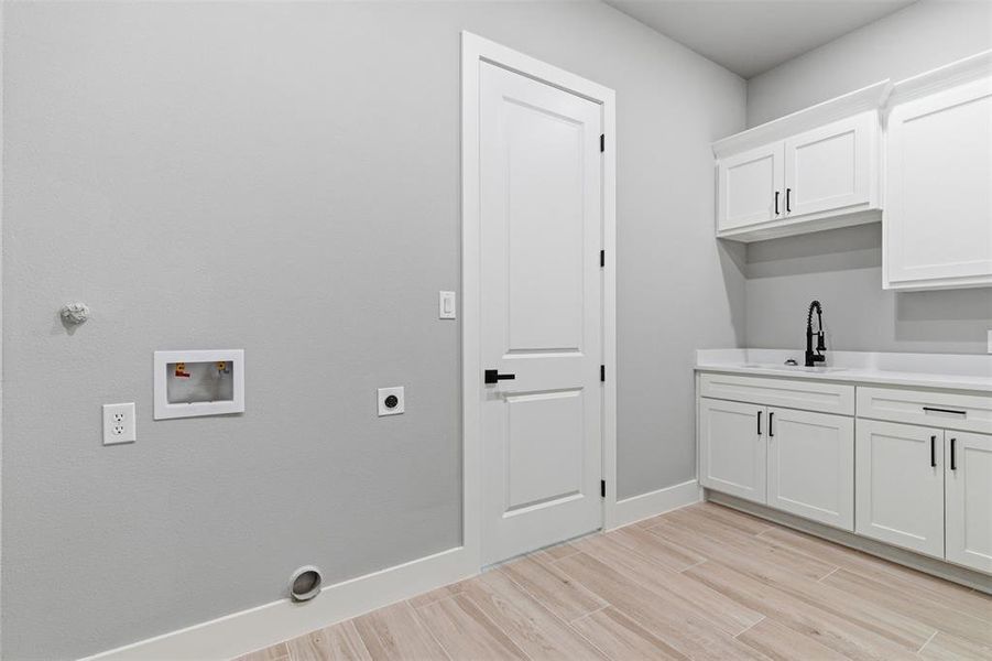 Furnished interior view inside a new home in , Fort Worth (Image 11).