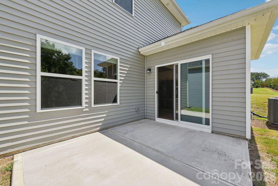 Photo is not of the actual home, but is an inspirational photo of builder’s model home and may depict options, furnishings, and/or decorator features that are not included Photo is not of the actual home, but is an inspirational photo of builder’s model home and may depict options, furnishings, and/or decorator features that are not included