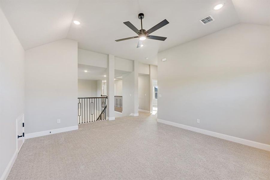 Spacious, unfurnished interior of a new home in Triple Diamond Ranch, Mansfield (Image 23).