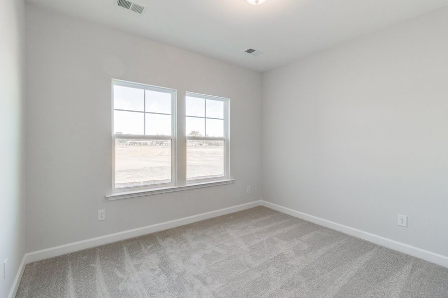 Spacious, unfurnished interior of a new home in Hendrix Farms, Lexington (Image 34).