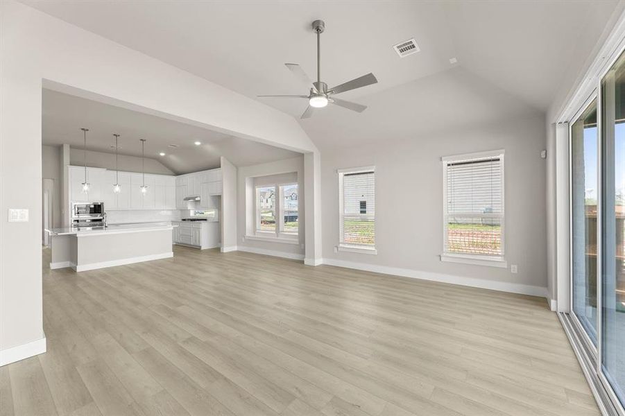 Spacious, unfurnished interior of a new home in Villages of Creekwood, Frisco (Image 19).