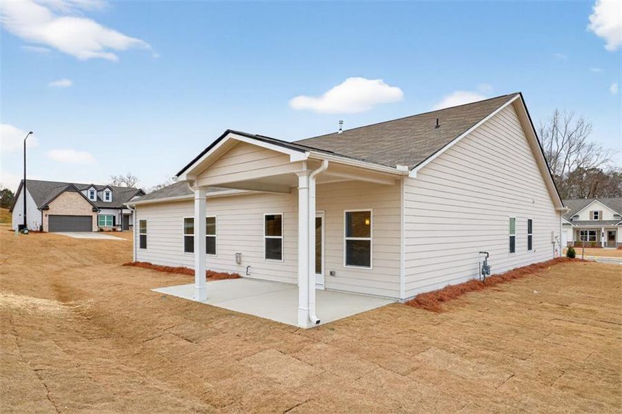 Exterior details and patio area of a home in Jones Ridge, Dallas (Image 28).