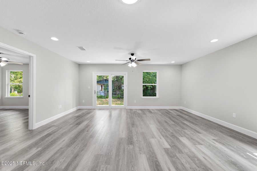 Spacious, unfurnished interior of a new home in , Jacksonville (Image 22).