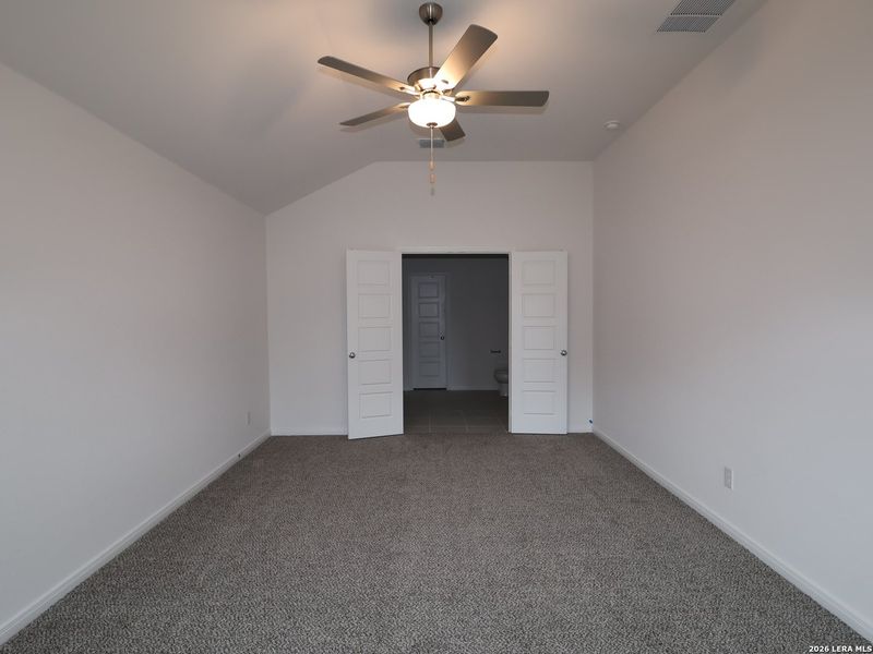 Spacious, unfurnished interior of a new home in Greenspoint Heights, Seguin (Image 38).