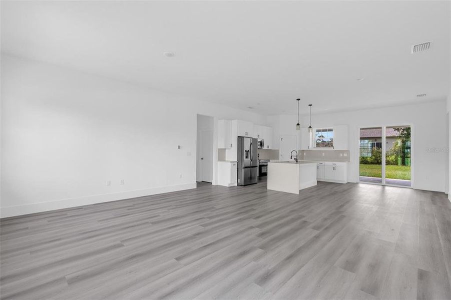 Spacious, unfurnished interior of a new home in , Ocala (Image 16).