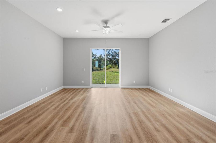 Spacious, unfurnished interior of a new home in , Lake Wales (Image 27).