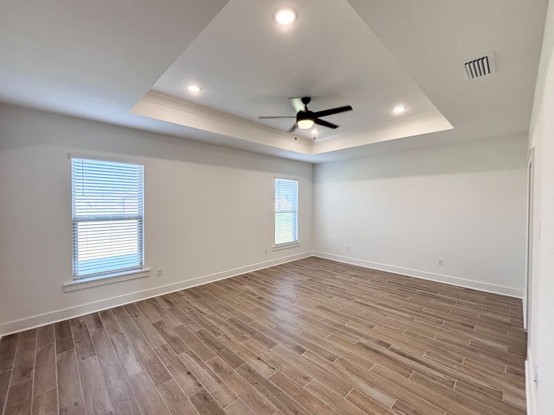 Spacious, unfurnished interior of a new home in Bird Song at Hammock Bay, Freeport (Image 26).