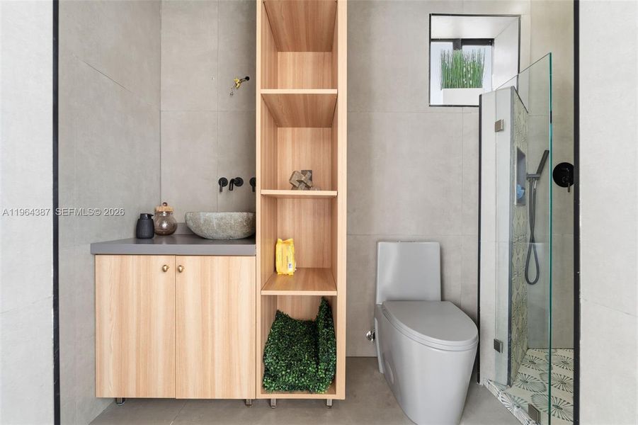 Furnished interior view inside a new home in , Clewiston (Image 5).