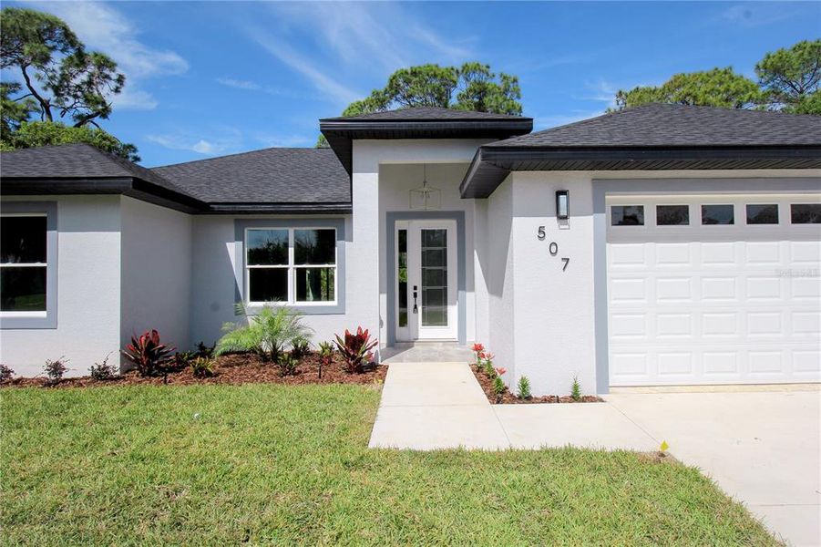 Exterior details and patio area of a home in , Sebring (Image 20).