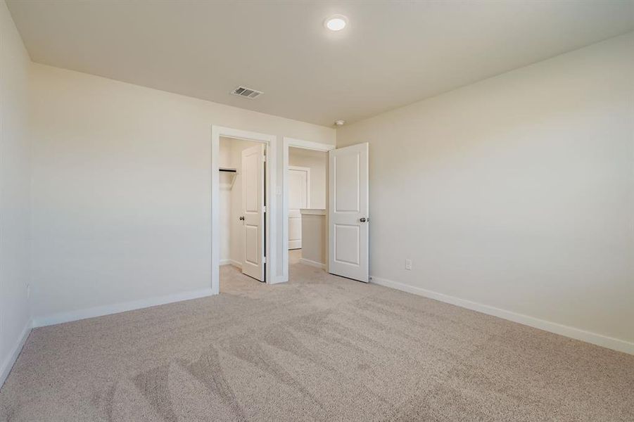 Spacious, unfurnished interior of a new home in Middlefield Village, Dallas (Image 23).