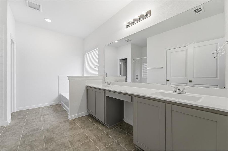 Furnished interior view inside a new home in Saddlebrook Estates, Waxahachie (Image 6).