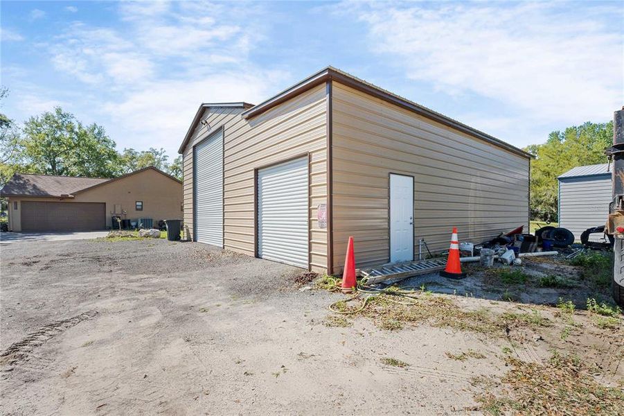 Exterior details and patio area of a home in , Dade City (Image 22).