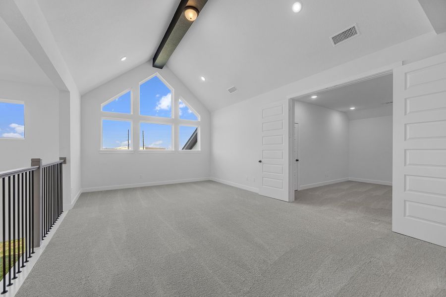 Spacious, unfurnished interior of a new home in Sienna, Missouri City (Image 17).