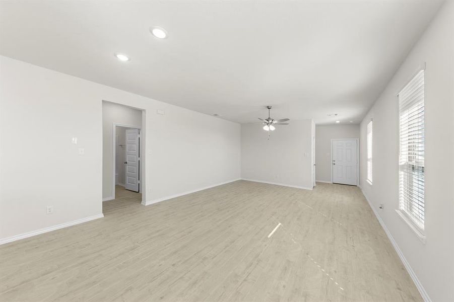 09. 125 Pheasant Run - Dining (3)