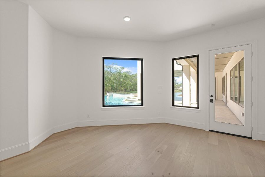Spacious, unfurnished interior of a new home in The Park and The Reserve, Fulshear (Image 22).