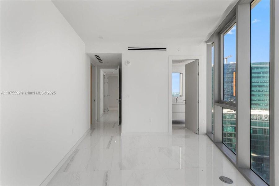 Spacious, unfurnished interior of a new home in , Miami (Image 18).