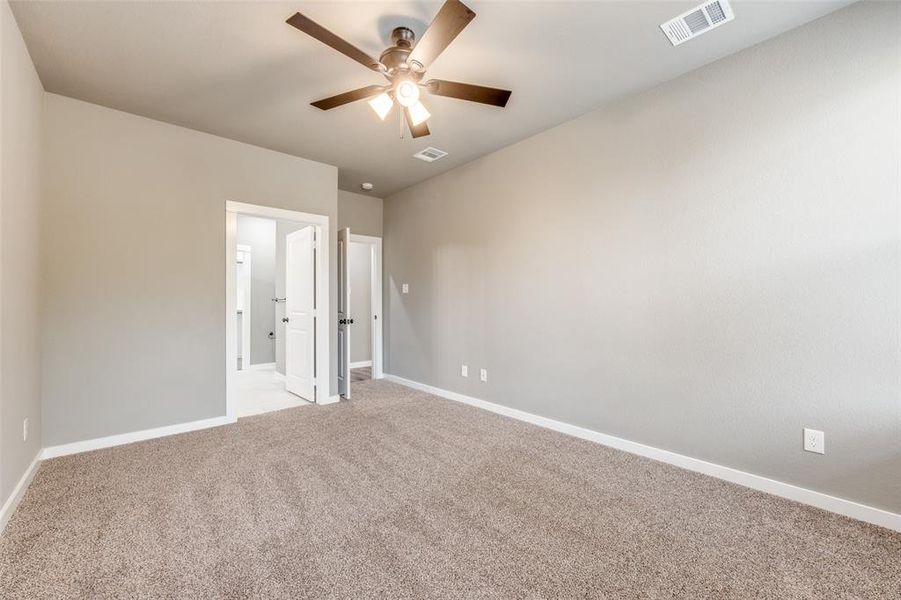 Spacious, unfurnished interior of a new home in , Wolfe City (Image 16).