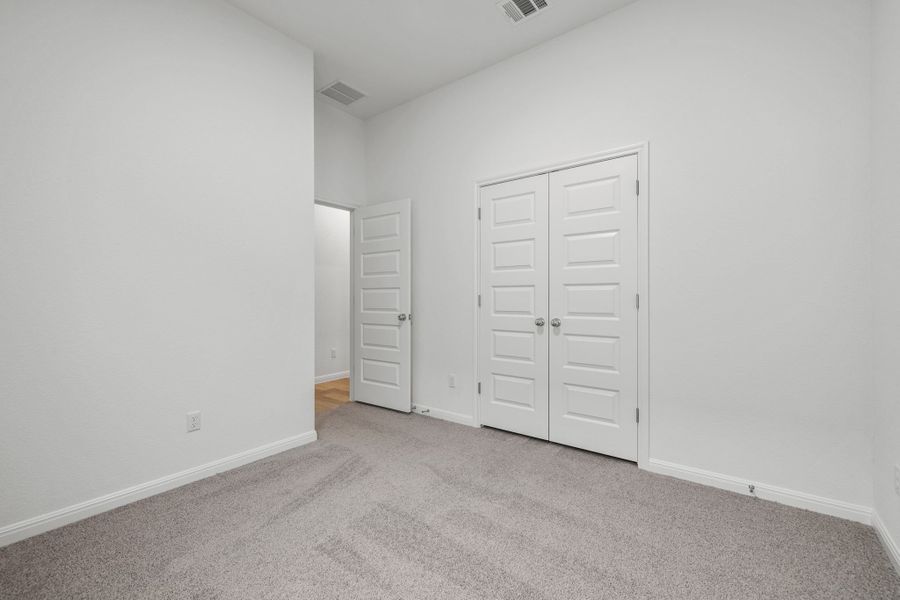 Spacious, unfurnished interior of a new home in Trinity Ranch, Elgin (Image 26).
