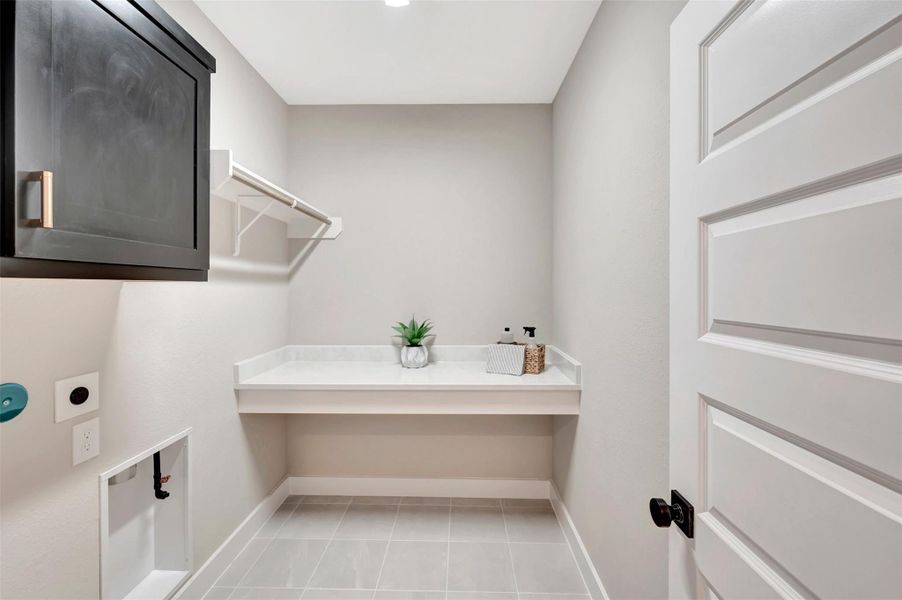 Furnished interior view inside a new home in Retreat at Oak Park, Houston (Image 10).
