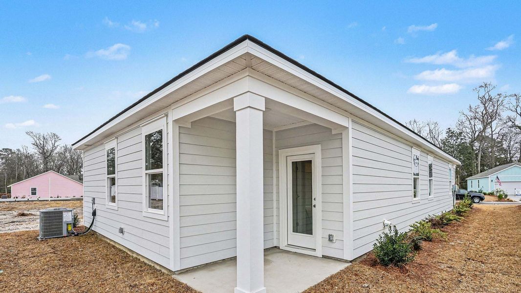 Exterior details and patio area of a home in Summerville, Darlington (Image 3).