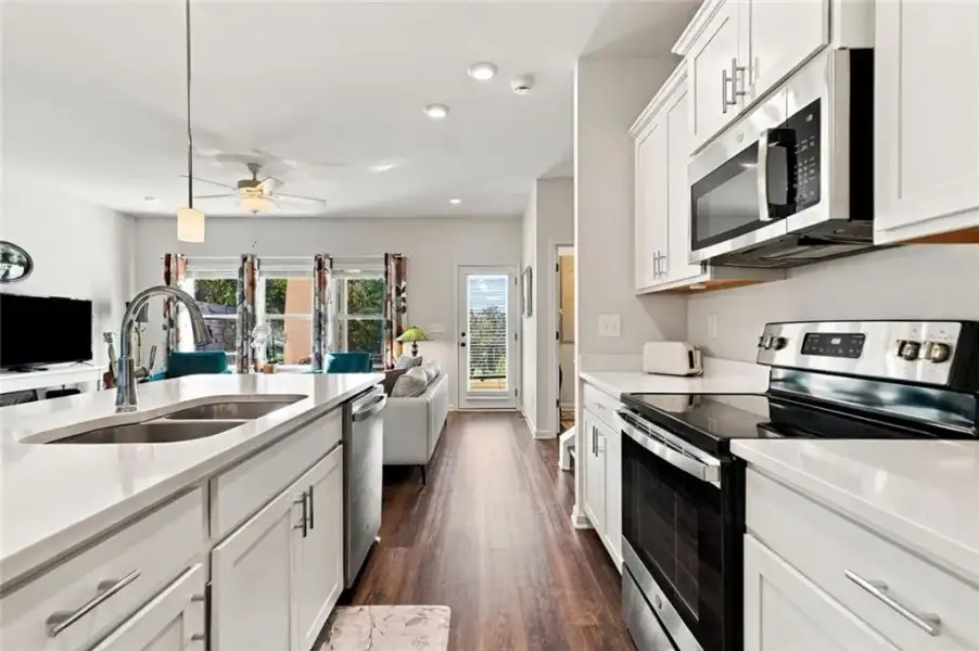 Furnished interior view inside a new home in , Jasper (Image 8).