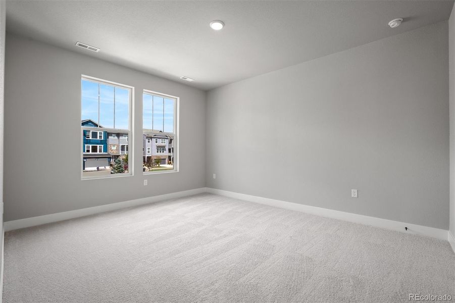 Spacious, unfurnished interior of a new home in Trailside at Cottonwood Creek, Colorado Springs (Image 27).