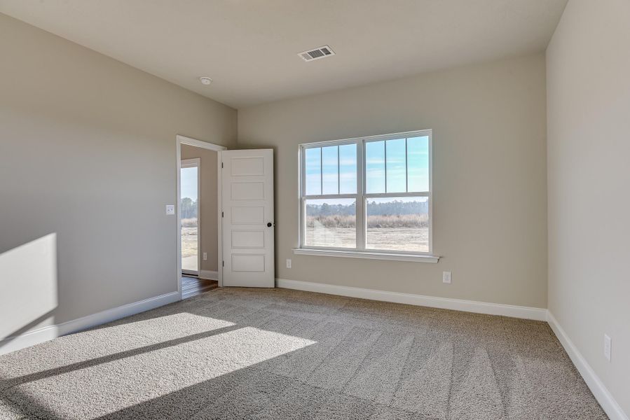 Spacious, unfurnished interior of a new home in , Edgefield (Image 9).