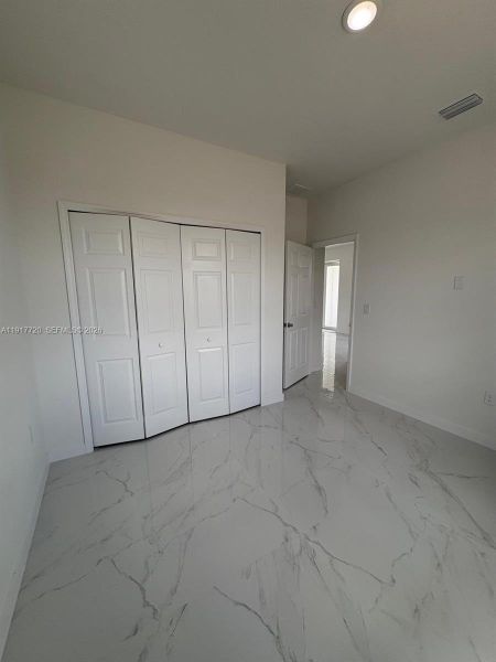 Spacious, unfurnished interior of a new home in , Lehigh Acres (Image 14).