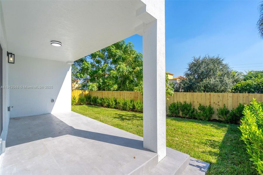 Exterior details and patio area of a home in , West Palm Beach (Image 26).
