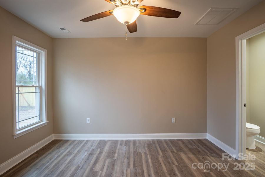 Spacious, unfurnished interior of a new home in , Lincolnton (Image 14).