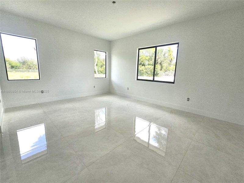 Spacious, unfurnished interior of a new home in , Miami (Image 14).