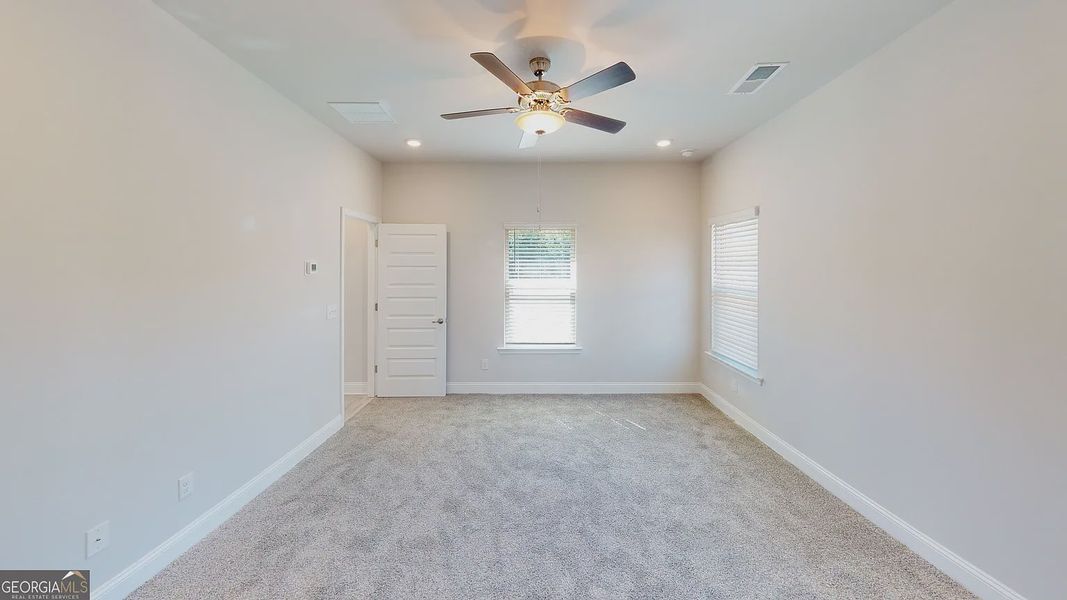 Spacious, unfurnished interior of a new home in Holliday Pass, Griffin (Image 22).
