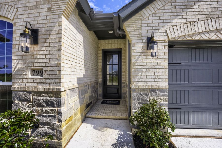799 Mandrake - Front Entryway 799 Mandrake - Front Entryway