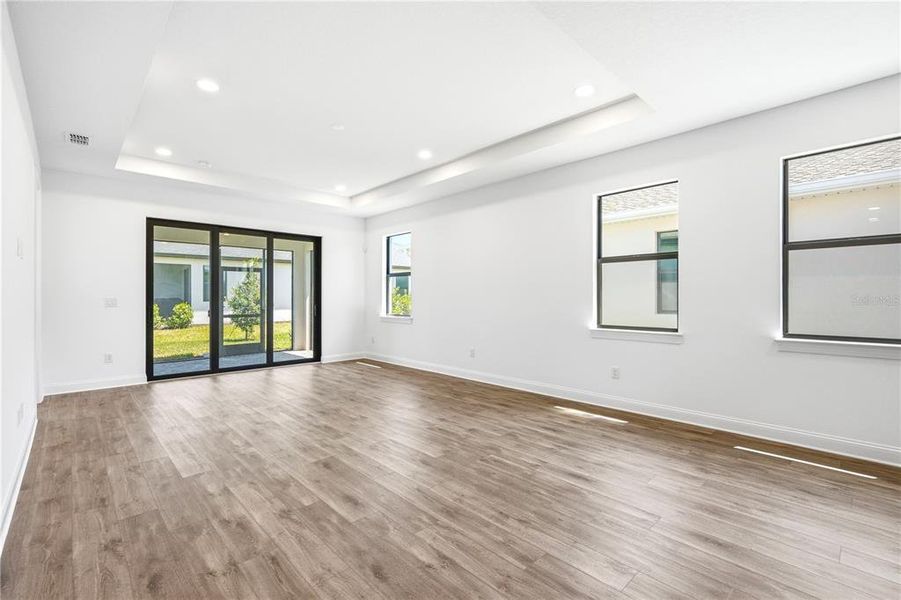 Spacious, unfurnished interior of a new home in , Apollo Beach (Image 26).
